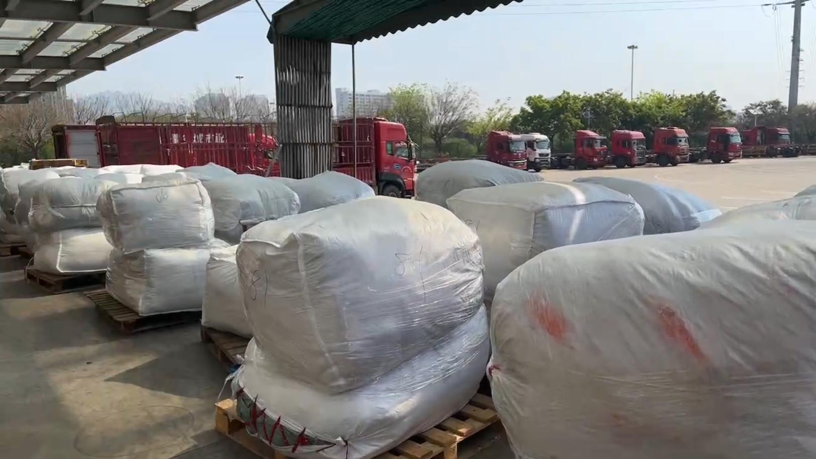 35,000 sets of Nurse Uniforms Were Transported to Tianjin Port and Head to South America